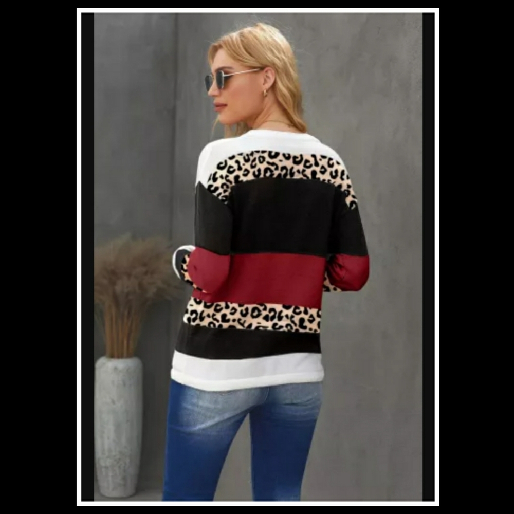 ‼️CLEARANCE PRICE FIRM‼️HP🎉🖤Wine Red Leopard Sweater🖤 - Picture 2 of 5